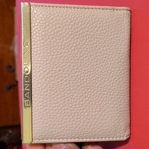 Ladies Bandolino Creamy Tan Pebbles Leather Bi-Fold